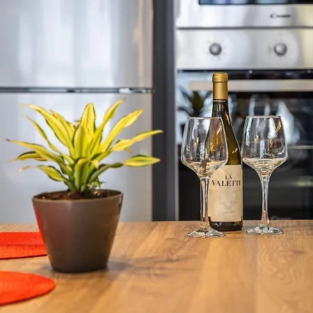 Urban Downtown Den In St Julians * San Ġiljan