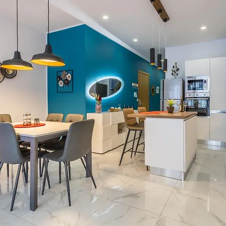 Urban Downtown Den In St Julians * St. Julian's